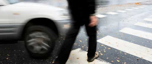 Do drivers have to wait for pedestrians to Cross Street?